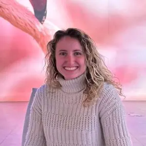 a headshot photo of Abigail Cash