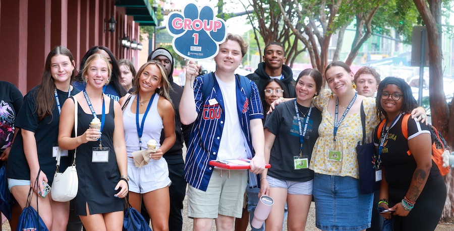 orientation team leader leading a group of orientaion students