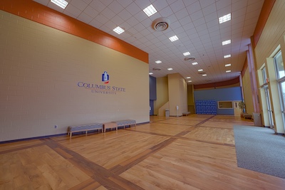 an empty hallway/lobby